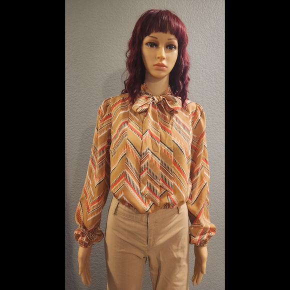 Retro Pussybow Blouse - Picture 2 of 16